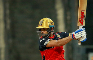 Kohli becomes first batsman to score 6,000 IPL runs