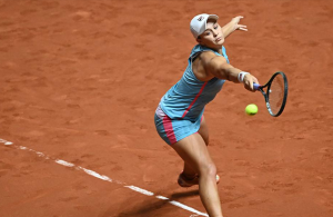 Barty battles past Pliskova to reach Stuttgart semi-finals