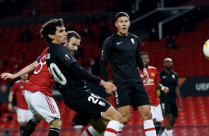 Cavani strikes as Man United ease into Europa League semis