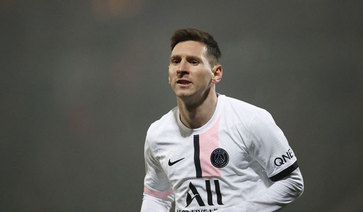 PSG's Messi and three others test positive for COVID-19