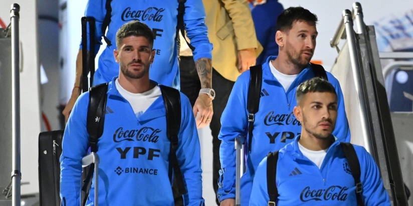 Argentina Fans Greet Messi