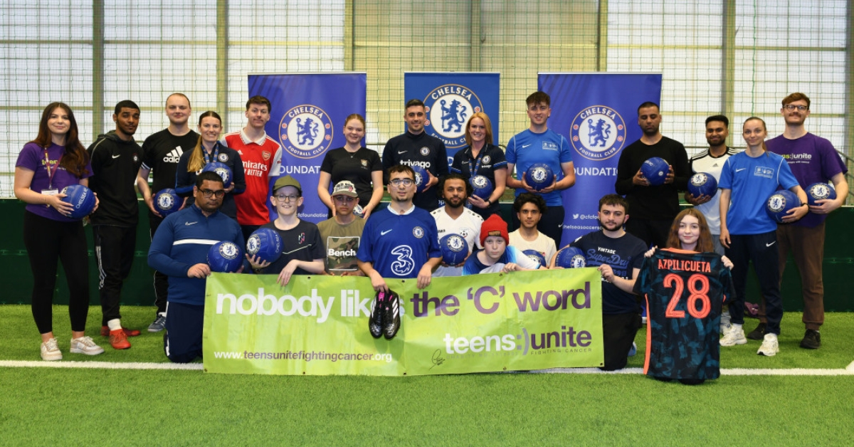 Chelsea's Men’s Squad Make Donation Cancer
