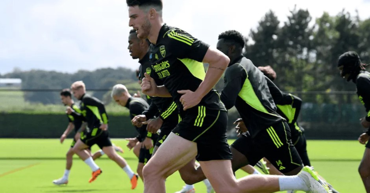 "Gunners Prepare for United Showdown"